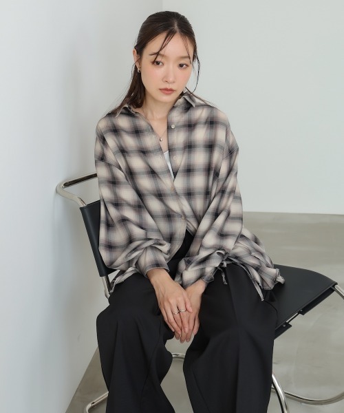 Bab（バブ）の「チェックバックギャザーシャツ（シャツ/ブラウス・レディース・ベージュ/ネイビー/ブラック・M）」の17枚目の写真