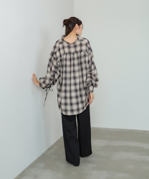 Bab（バブ）の「チェックバックギャザーシャツ（シャツ/ブラウス・レディース・ベージュ/ネイビー/ブラック・M）」の19枚目の写真