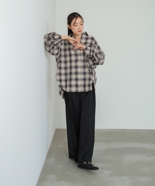 Bab（バブ）の「チェックバックギャザーシャツ（シャツ/ブラウス・レディース・ベージュ/ネイビー/ブラック・M）」の22枚目の写真