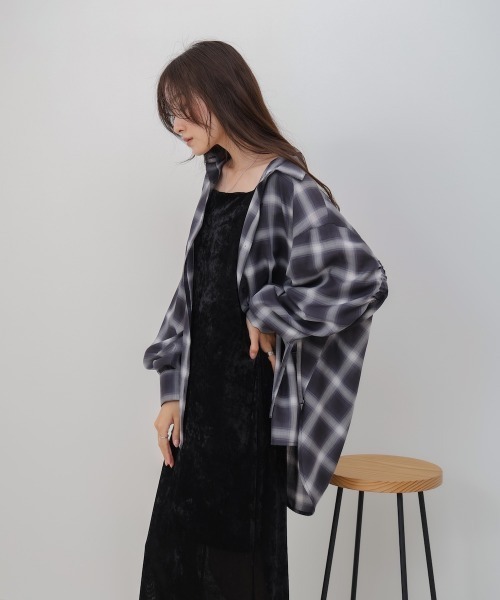 Bab（バブ）の「チェックバックギャザーシャツ（シャツ/ブラウス・レディース・ベージュ/ネイビー/ブラック・M）」の7枚目の写真