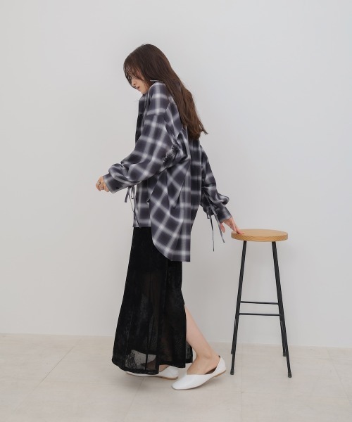 Bab（バブ）の「チェックバックギャザーシャツ（シャツ/ブラウス・レディース・ベージュ/ネイビー/ブラック・M）」の8枚目の写真