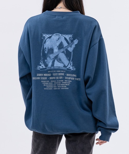 JOHN'S CLOSET(ジョンズクローゼット)の「【a】〔Trans Land〕ツアーモチーフ グランジガール クルーネックスウェット(スウェット・メンズ・ブラック/ネイビー/ホワイト・MEDIUM/LARGE)」の3枚目の写真