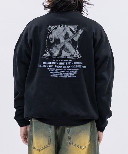 JOHN'S CLOSET(ジョンズクローゼット)の「【a】〔Trans Land〕ツアーモチーフ グランジガール クルーネックスウェット(スウェット・メンズ・ブラック/ネイビー/ホワイト・MEDIUM/LARGE)」の1枚目の写真