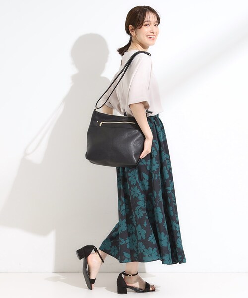 SHOO・LA・RUE(シューラルー)の「【デイリー使いに】フロント2ポケット ショルダーバッグ(ショルダーバッグ・レディース・ブラック/キャメル/ベージュ/グレー/ブルーグリーン/レッド系1・00)」の10枚目の写真