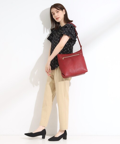 SHOO・LA・RUE(シューラルー)の「【デイリー使いに】フロント2ポケット ショルダーバッグ(ショルダーバッグ・レディース・ブラック/キャメル/ベージュ/グレー/ブルーグリーン/レッド系1・00)」の14枚目の写真