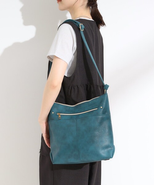 SHOO・LA・RUE(シューラルー)の「【デイリー使いに】フロント2ポケット ショルダーバッグ(ショルダーバッグ・レディース・ブラック/キャメル/ベージュ/グレー/ブルーグリーン/レッド系1・00)」の15枚目の写真