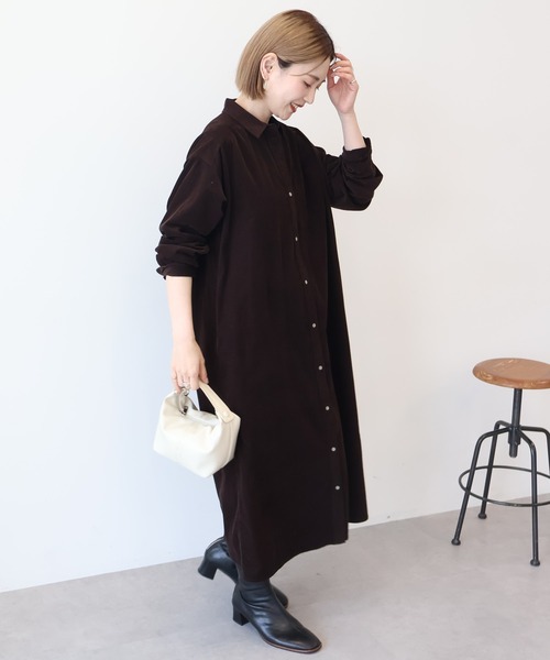 AMERICAN HOLIC(アメリカンホリック)の「コーデュロイシャツワンピース(ワンピース・レディース・チャコールグレー/ブルー/グレイッシュベージュ/ブラウン・M/L)」の17枚目の写真