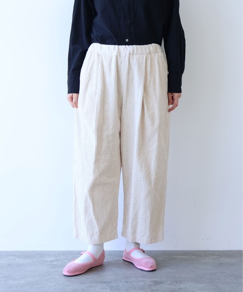 yuni（ユニ　）の「コットンコーデュロイ　ゴムタックパンツ（その他パンツ・レディース・ピンク/ホワイト/ブラック・FREE）」の2枚目の写真