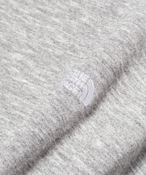 THE NORTH FACE(ザノースフェイス)の「THE NORTH FACE / スモールロゴヘザースウェットクルー(スウェット・メンズ・ブラック/グレー・XL/L/M/S)」の5枚目の写真