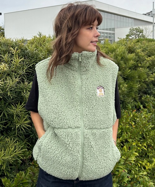 ROXY(ロキシー)の「BELLIS BOA VEST/ロキシー撥水加工モコモコボアベスト(その他アウター・レディース・ブラウン/コーラル/ブラック/ナチュラル/グリーン・MEDIUM/SMALL/LARGE)」の4枚目の写真
