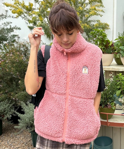 ROXY(ロキシー)の「BELLIS BOA VEST/ロキシー撥水加工モコモコボアベスト(その他アウター・レディース・ブラウン/コーラル/ブラック/ナチュラル/グリーン・MEDIUM/SMALL/LARGE)」の5枚目の写真