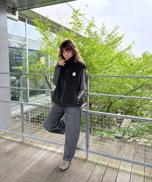 ROXY(ロキシー)の「BELLIS BOA VEST/ロキシー撥水加工モコモコボアベスト(その他アウター・レディース・ブラウン/コーラル/ブラック/ナチュラル/グリーン・MEDIUM/SMALL/LARGE)」の9枚目の写真