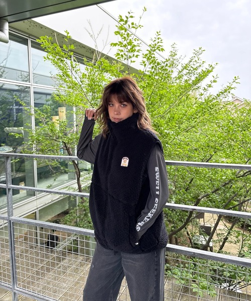 ROXY(ロキシー)の「BELLIS BOA VEST/ロキシー撥水加工モコモコボアベスト(その他アウター・レディース・ブラウン/コーラル/ブラック/ナチュラル/グリーン・MEDIUM/SMALL/LARGE)」の10枚目の写真