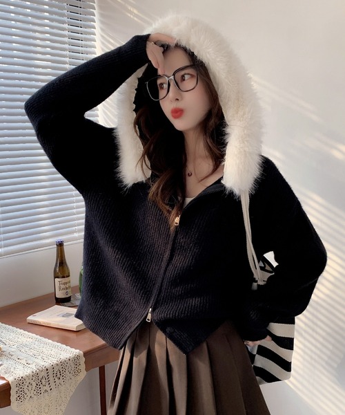 LADY LIKE(レディライク)の「ふわふわファー付きニットパーカー(ニット/セーター・レディース・キャメル/ホワイト/グレー/ブラック・M)」の3枚目の写真