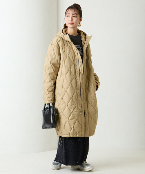 FREAK'S STORE（フリークスストア）の「限定展開 TAION × FREAK'S STORE/タイオン 別注 キルト フード ロングダウン（ダウンジャケット/コート・レディース・ブラック/オリーブ/ベージュ・ﾌﾘ-）」の4枚目の写真