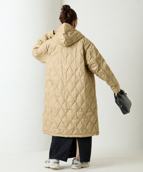 FREAK'S STORE（フリークスストア）の「限定展開 TAION × FREAK'S STORE/タイオン 別注 キルト フード ロングダウン（ダウンジャケット/コート・レディース・ブラック/オリーブ/ベージュ・ﾌﾘ-）」の8枚目の写真