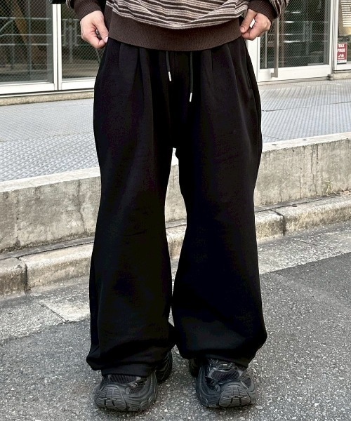 Chikashitsu +(チカシツプラス)の「【Chikashitsu +】back button straight sweat pants / 【チカシツプラス】バックボタンストレートスウェットパンツ(スウェットパンツ・メンズ・ブラック/グレー・ONE SIZE)」の1枚目の写真
