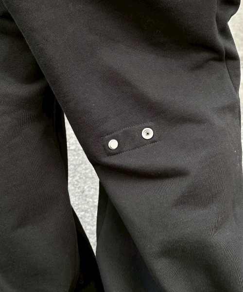Chikashitsu +(チカシツプラス)の「【Chikashitsu +】back button straight sweat pants / 【チカシツプラス】バックボタンストレートスウェットパンツ(スウェットパンツ・メンズ・ブラック/グレー・ONE SIZE)」の10枚目の写真