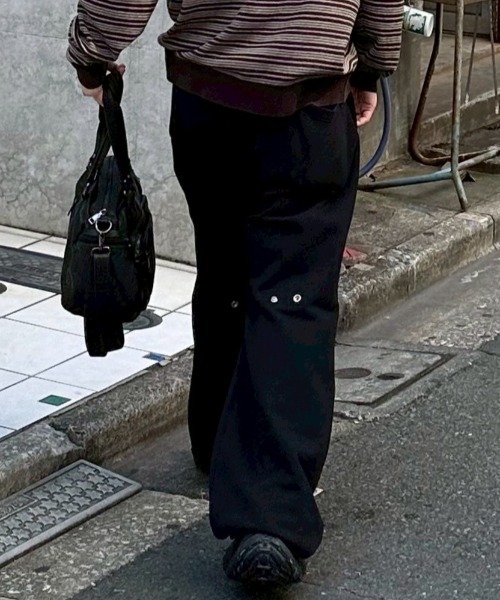 Chikashitsu +(チカシツプラス)の「【Chikashitsu +】back button straight sweat pants / 【チカシツプラス】バックボタンストレートスウェットパンツ(スウェットパンツ・メンズ・ブラック/グレー・ONE SIZE)」の8枚目の写真