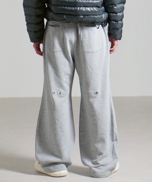 Chikashitsu +(チカシツプラス)の「【Chikashitsu +】back button straight sweat pants / 【チカシツプラス】バックボタンストレートスウェットパンツ(スウェットパンツ・メンズ・ブラック/グレー・ONE SIZE)」の17枚目の写真