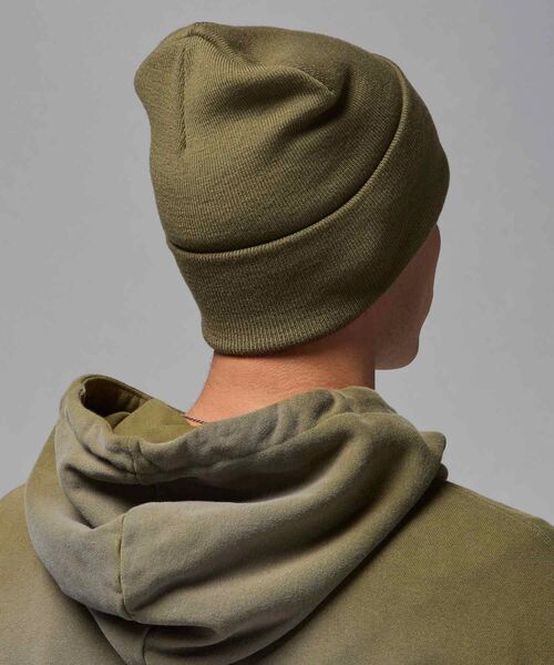 JORDAN BRAND(ジョーダンブランド)の「ジョーダン ピーク エッセンシャル ビーニー / Jordan Peak Essential Beanie FN4672-222 Medium Olive(ニットキャップ/ビーニー・メンズ・オリーブ・ONE SIZE)」の2枚目の写真