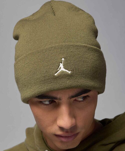 JORDAN BRAND(ジョーダンブランド)の「ジョーダン ピーク エッセンシャル ビーニー / Jordan Peak Essential Beanie FN4672-222 Medium Olive(ニットキャップ/ビーニー・メンズ・オリーブ・ONE SIZE)」の4枚目の写真