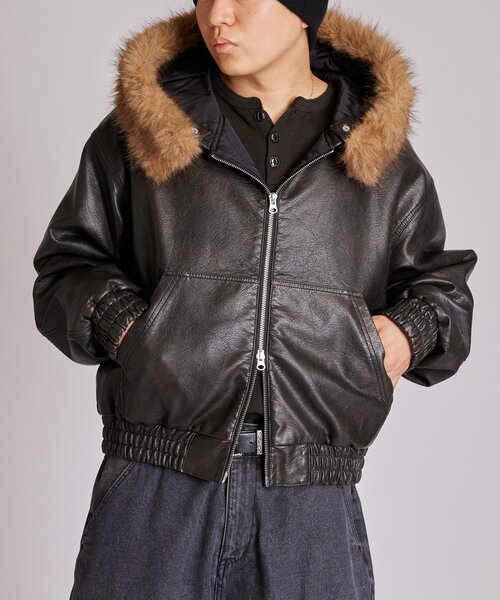 WHO'S WHO gallery（フーズフーギャラリー）の「【2way/ファー取り外し可能】ヴィンテージライクレザーファーフードブルゾン（ブルゾン・レディース・ブラック/ブラウン・SMALL/MEDIUM）」の12枚目の写真