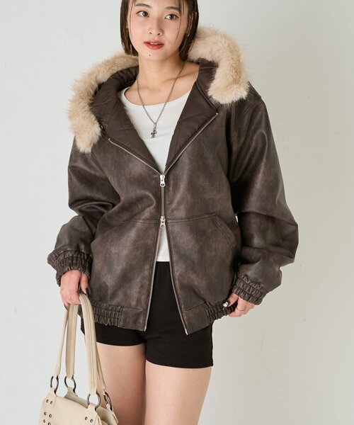 WHO'S WHO gallery（フーズフーギャラリー）の「【2way/ファー取り外し可能】ヴィンテージライクレザーファーフードブルゾン（ブルゾン・レディース・ブラック/ブラウン・SMALL/MEDIUM）」の19枚目の写真