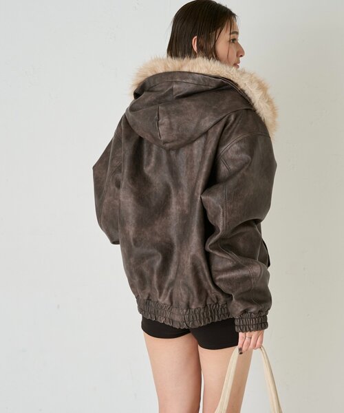 WHO'S WHO gallery（フーズフーギャラリー）の「【2way/ファー取り外し可能】ヴィンテージライクレザーファーフードブルゾン（ブルゾン・レディース・ブラック/ブラウン・SMALL/MEDIUM）」の21枚目の写真