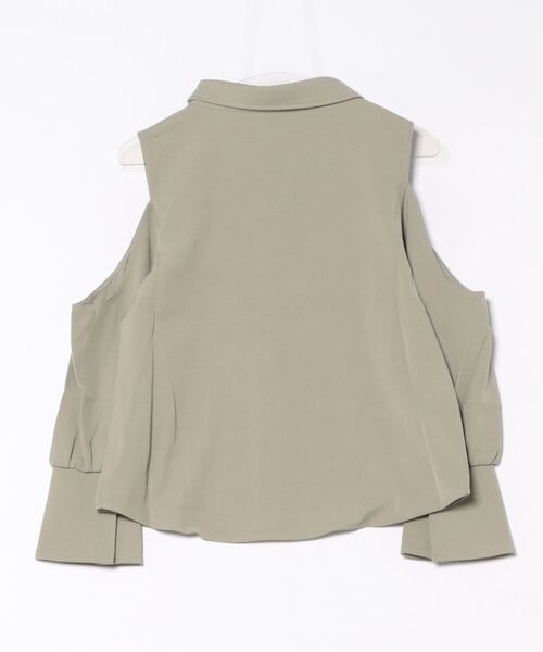 ADPOSION（アドポーション）の「【MONAMOUR/モナムール】open shoulder shirt tops（シャツ/ブラウス・レディース・グリーン・FREE）」の2枚目の写真