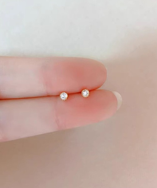yu-ka(ユーカ)の「YU-KA:ジルコニアスタッドピアス zirconia stud pierce(ピアス(両耳用)・レディース・ゴールド/ブラック・FREE)」の1枚目の写真