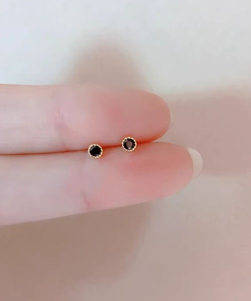yu-ka(ユーカ)の「YU-KA:ジルコニアスタッドピアス zirconia stud pierce(ピアス(両耳用)・レディース・ゴールド/ブラック・FREE)」の2枚目の写真