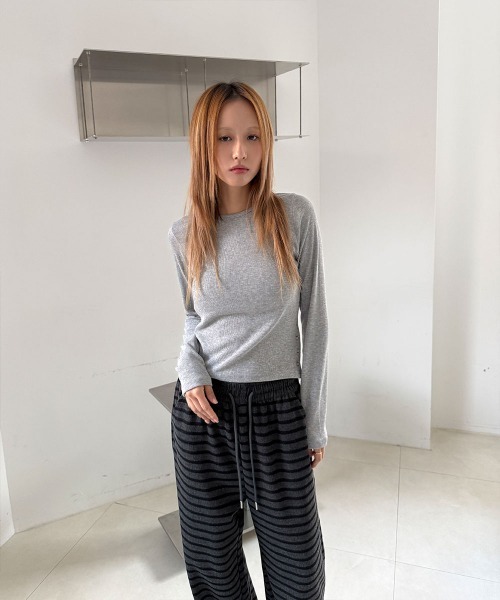 4INT.(フォイント)の「サイド スナップ ラウンド 長袖 Tシャツ(Tシャツ/カットソー・レディース・チャコール/ホワイト/ブラウン/グレー/ブラック・FREE)」の17枚目の写真