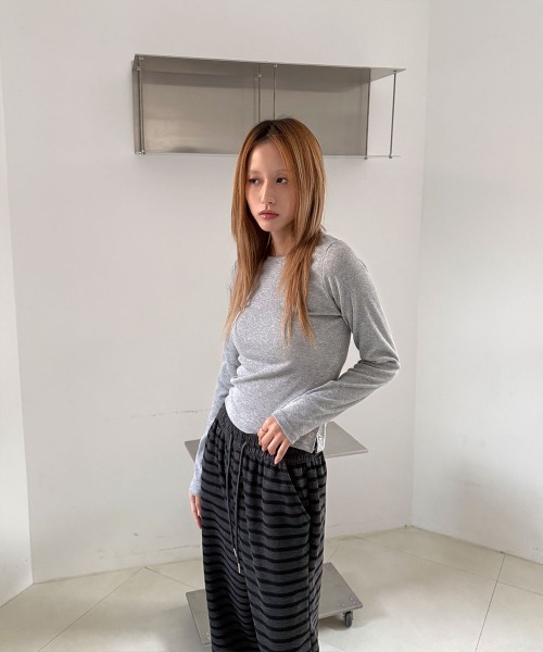 4INT.(フォイント)の「サイド スナップ ラウンド 長袖 Tシャツ(Tシャツ/カットソー・レディース・チャコール/ホワイト/ブラウン/グレー/ブラック・FREE)」の18枚目の写真