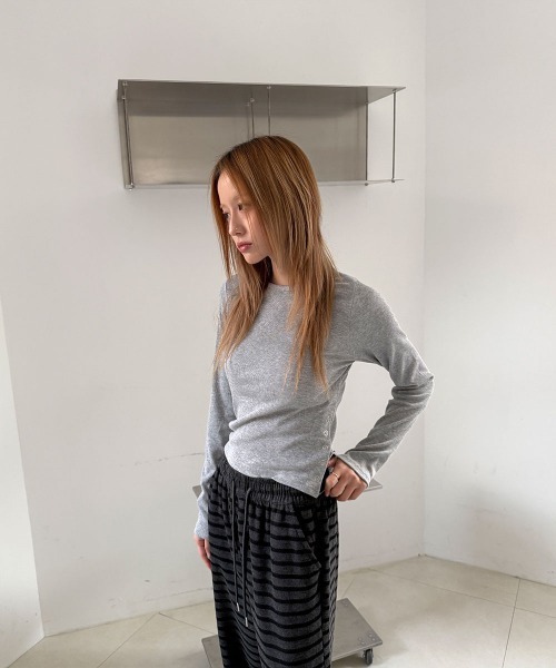 4INT.(フォイント)の「サイド スナップ ラウンド 長袖 Tシャツ(Tシャツ/カットソー・レディース・チャコール/ホワイト/ブラウン/グレー/ブラック・FREE)」の20枚目の写真