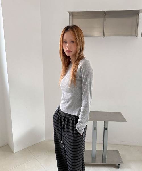 4INT.(フォイント)の「サイド スナップ ラウンド 長袖 Tシャツ(Tシャツ/カットソー・レディース・チャコール/ホワイト/ブラウン/グレー/ブラック・FREE)」の22枚目の写真