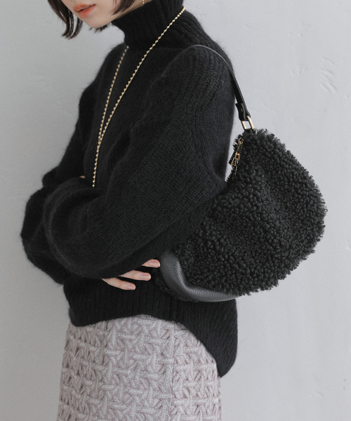 La TOTALITE（ラトータリテ）の「M Rose/エンメローズ ファーバッグ（ショルダーバッグ・レディース・ブラック/アイボリー・FREE）」の2枚目の写真