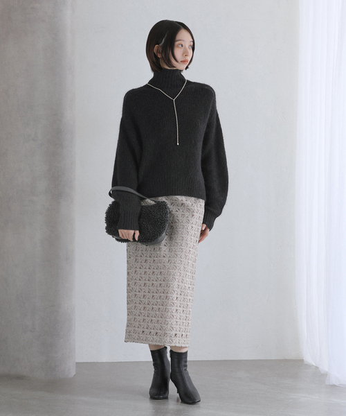 La TOTALITE（ラトータリテ）の「M Rose/エンメローズ ファーバッグ（ショルダーバッグ・レディース・ブラック/アイボリー・FREE）」の3枚目の写真