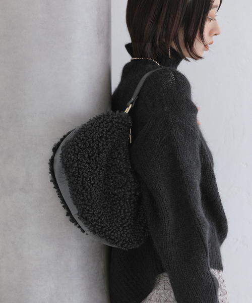 La TOTALITE（ラトータリテ）の「M Rose/エンメローズ ファーバッグ（ショルダーバッグ・レディース・ブラック/アイボリー・FREE）」の5枚目の写真