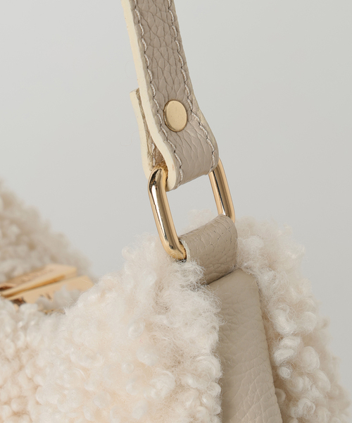 La TOTALITE（ラトータリテ）の「M Rose/エンメローズ ファーバッグ（ショルダーバッグ・レディース・ブラック/アイボリー・FREE）」の17枚目の写真