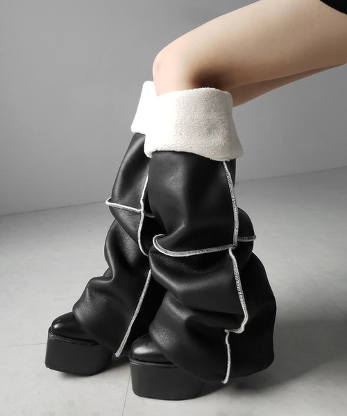 me+em select(ミームセレクト)の「【 ニーハイにもなる2WAY 】ムートンフェイクレザールーズレッグカバー / mouton fake leather loose leg cover(レッグウォーマー・レディース・ブラック・FREE)」の9枚目の写真