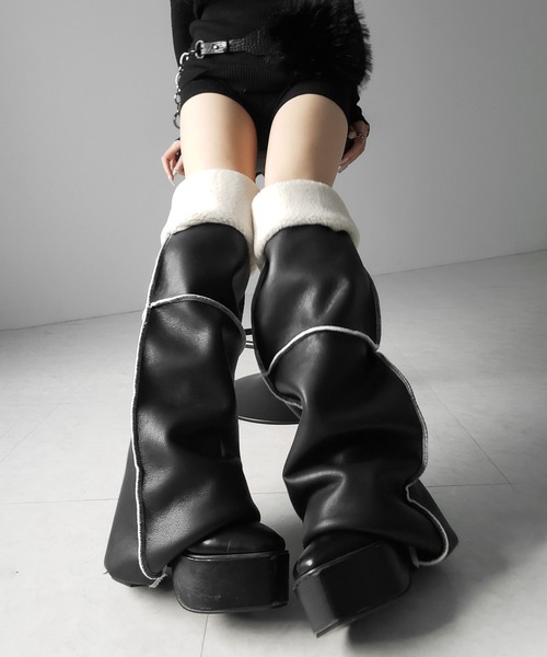 me+em select(ミームセレクト)の「【 ニーハイにもなる2WAY 】ムートンフェイクレザールーズレッグカバー / mouton fake leather loose leg cover(レッグウォーマー・レディース・ブラック・FREE)」の11枚目の写真
