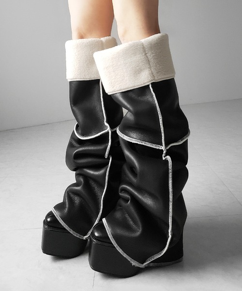 me+em select(ミームセレクト)の「【 ニーハイにもなる2WAY 】ムートンフェイクレザールーズレッグカバー / mouton fake leather loose leg cover(レッグウォーマー・レディース・ブラック・FREE)」の14枚目の写真