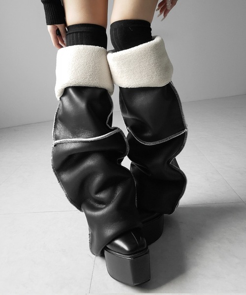 me+em select(ミームセレクト)の「【 ニーハイにもなる2WAY 】ムートンフェイクレザールーズレッグカバー / mouton fake leather loose leg cover(レッグウォーマー・レディース・ブラック・FREE)」の18枚目の写真