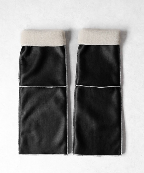 me+em select(ミームセレクト)の「【 ニーハイにもなる2WAY 】ムートンフェイクレザールーズレッグカバー / mouton fake leather loose leg cover(レッグウォーマー・レディース・ブラック・FREE)」の2枚目の写真