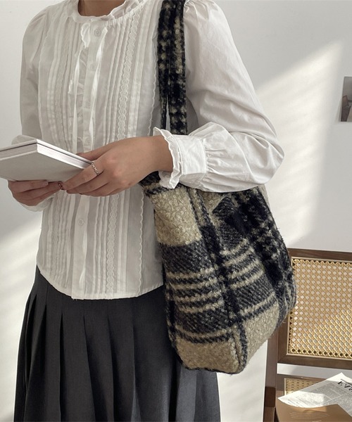 IRADOWL(アイラドール)の「ボア素材マルチ柄トートバッグ(トートバッグ・レディース・B/A/C/D/E・FREE)」の17枚目の写真