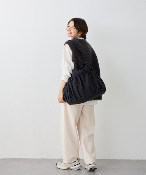 Rosemadame(ローズマダム)の「マザーズバッグ ショルダー 大容量|軽量 12ポケット 保温保冷 肩ラク設計(楽ショルPlus)(ショルダーバッグ・レディース・ライトグリーン/グレー/ブラック・FREE)」の14枚目の写真