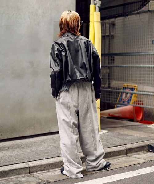 CONZ（コンズ）の「BALLOON LEATHER ZIP UP JACKET（ブルゾン・レディース・ブラック・1/2）」の2枚目の写真