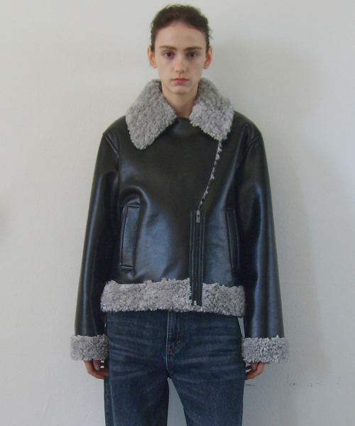 EN OR(エンオール)の「TAILORED SHEARING JACKET - BLACK(ムートンコート・レディース・その他・FREE)」の4枚目の写真