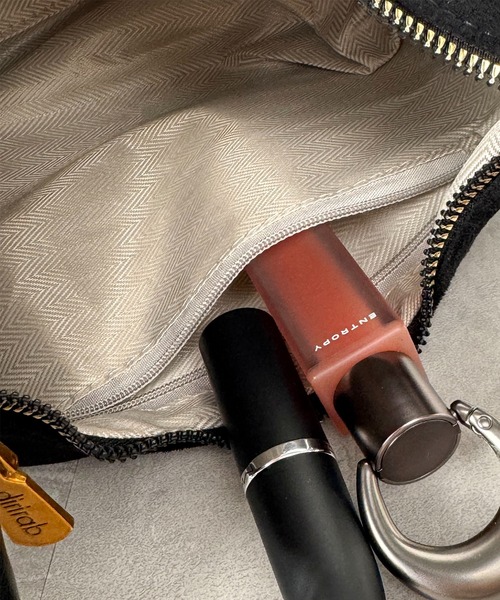 folka（フォルカ）の「11D64-NK 2WAY スエード調 プレッツェルハンドバッグ（ハンドバッグ・レディース・ブラック/ブラウン・ONESIZE）」の18枚目の写真